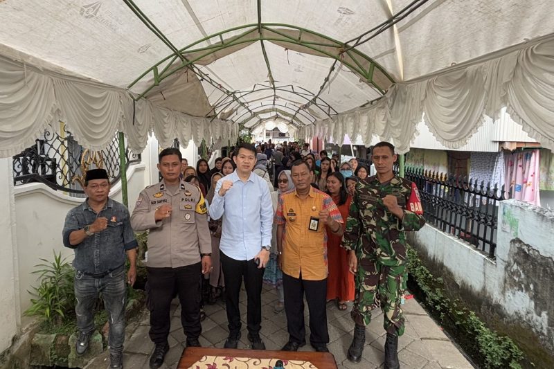 Wakil Ketua DPRD Kota Makassar, Eric Horas, S. E., M. M., melaksanakan reses di Jl. Jalahong. (FOTO:ist)