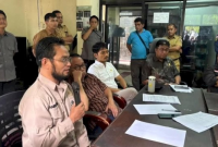 Sejumlah Anggota DPRD menerima warga Bitoa di ruang aspirasi DPRD Kota Makassar. (FOTO:ist)