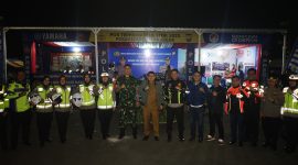 Ketua DPRD Kota Makassar, Supratman bersama Walikota Makassar, Munafri Arifuddin melaksanakan peninjauan pos pengamanan mudik menjelang hari lebaran. (FOTO:ist)
