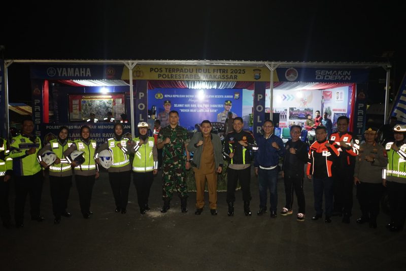 Ketua DPRD Kota Makassar, Supratman bersama Walikota Makassar, Munafri Arifuddin melaksanakan peninjauan pos pengamanan mudik menjelang hari lebaran. (FOTO:ist)