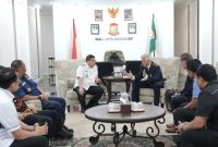 Walikota Makassar, Munafri Arifuddin bangun kolaborasi global dengan Kedubes Belanda dan Helsingor Municipality Fire Brigade dan Fireexpressdari Denmark. (FOTO:ist)