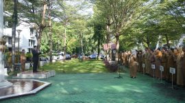 Walikota Makassar, Munafri Arifuddin memimpin Apel Pagi di Halaman Balai Kota Makassar. (FOTO:HUMAS PEMKOT)