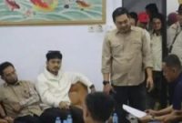 Komisi A DPRD Kota Makassar mengunjungi gudang plastik Toko Indah. (FOTO:ist)