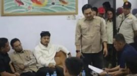 Komisi A DPRD Kota Makassar mengunjungi gudang plastik Toko Indah. (FOTO:ist)