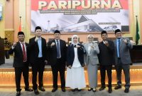 Fraksi Gerinda bersama Walikota Makassar, Munafri Arifuddin dan Wakil Walikota Makassar, Aliyah Mustika Ilham saat foto bersama setelah Rapat Paripurna Penetapan Walikota dan Wakil Walikota Makassar 2025-2029. (FOTO:ist) 