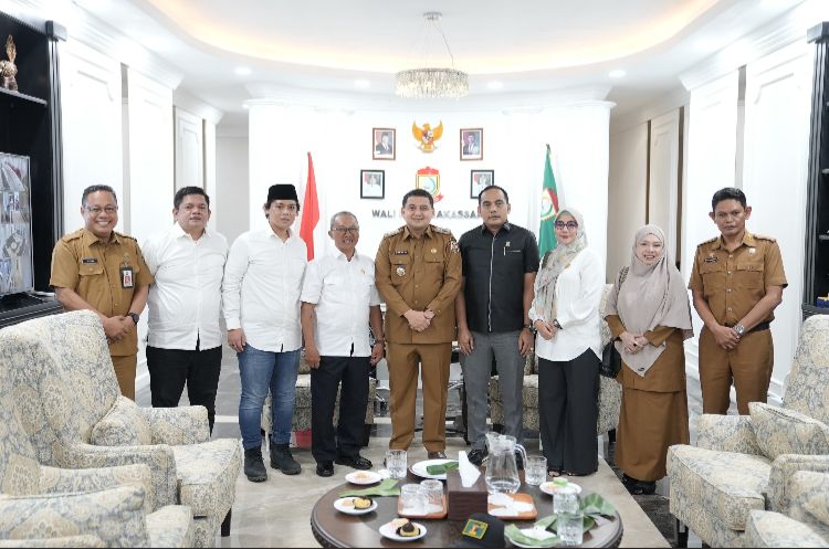 Fraksi Partai Persatuan Pembangunan (PPP) DPRD Kota Makassar mengadakan pertemuan dengan Wali Kota Makassar di Balai Kota pada Selasa, 29 April 2025.(FOTO:ist)
