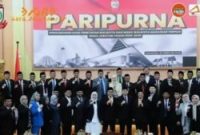 Foto bersama Anggota Dewan DPRD Kota Makassar bersama Walikota, Munafri Arifuddin dan Wakil Walikota Aliyah Mustika Ilham periode 2025-2029 di Ruang Rapat Paripurna. (Foto:ist)