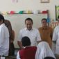 Fraksi Gerindra Kota Makassar mendatangi SDN Cendrawasih memantau program MBG. (foto:ist)