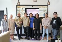 Dalam sebuah diskusi strategis yang berlangsung di Hotel Aryaduta (25/05/2025), Wali Kota Makassar, Munafri Arifuddin, bertemu dengan sejumlah tokoh penting seperti sutradara Riri Riza, Melinda Aksa, tim ahli Pemkot Makassar, dan Makassar Creative Hub. (FOTO:HUMAS PEMKOT)