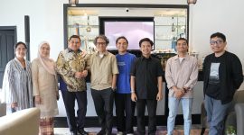 Dalam sebuah diskusi strategis yang berlangsung di Hotel Aryaduta (25/05/2025), Wali Kota Makassar, Munafri Arifuddin, bertemu dengan sejumlah tokoh penting seperti sutradara Riri Riza, Melinda Aksa, tim ahli Pemkot Makassar, dan Makassar Creative Hub. (FOTO:HUMAS PEMKOT)