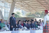 Walikota Makassar, Munafri Arifuddin, memimpin apel upacara memperingati Hari Pendidikan Nasional yang digelar di Lapangan Karebosi, Makassar, pada 2 Mei 2025. (FOTO:HUMAS PEMKOT)