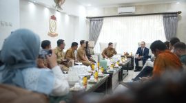 Wali Kota Makassar, Munafri Arifuddin, menerima kunjungan Duta Besar Swiss untuk Indonesia, H.E. Mr. Olivier Zehnder, di Rumah Jabatan Wali Kota Makassar pada tanggal 6 Mei 2025. (FOTO:ist)