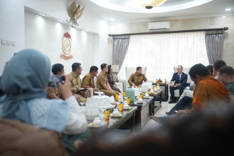 Wali Kota Makassar, Munafri Arifuddin, menerima kunjungan Duta Besar Swiss untuk Indonesia, H.E. Mr. Olivier Zehnder, di Rumah Jabatan Wali Kota Makassar pada tanggal 6 Mei 2025. (FOTO:ist)