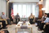 Wali Kota Makassar, Munafri Arifuddin, melakukan kunjungan kehormatan ke kediaman Konsul Jenderal Amerika Serikat di Surabaya, Mr. Christopher Green, pada Selasa, 7 Mei 2025. (FOTO:hHUMAS PEMKOT)