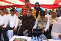Wali Kota Makassar, Munafri Arifuddin, bersama Menteri Sosial Republik Indonesia, Saifullah Yusuf, melakukan peninjauan lahan strategis di Kelurahan Untia, Kecamatan Biringkanaya, Kamis (08/05/2025). (FOTO:HUMAS PEMKOT)