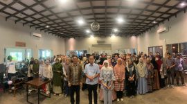 Dalam rangka memperkuat program pembangunan keluarga dan kesehatan masyarakat, Anggota DPR RI, Dr. H. Ashabul Kahfi, M. Ag. bersama Kementerian Kependudukan dan Pembangunan Keluarga (Kemendugbangga) mengadakan kegiatan sosialisasi bertema “Fasilitasi Teknis Program Bangga Kencana Bersama Mitra Kerja” di Vaan In Sky, Kota Makassar pada Kamis, 29 Mei 2025.(FOTO:AB)