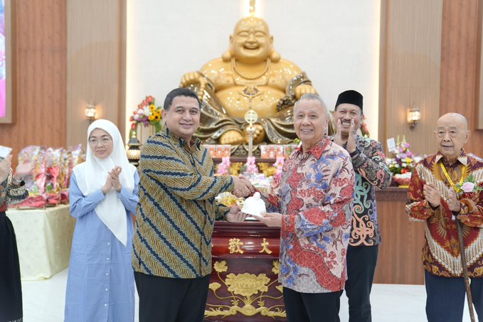 Wali Kota Makassar, Munafri Arifuddin, menghadiri sekaligus meresmikan Vihara Lahuta Maitreya yang terletak di Jl. Wahab Tarru, Sabtu (07/06/2025). (FOTO:HUMAS PEMKOT)