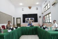 Walikota Makassar, Munafri Arifuddin, bersama jajaran Forum Komunikasi Pimpinan Daerah (Forkopimda) Makassar menggelar rapat koordinasi strategis di Markas Kodim 1408, pada Selasa, 17 Juni 2025.(FOTO:HUMAS PEMKOT)