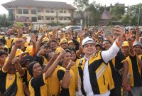 Walikota Makassar, Munafri Arifuddin, kembali menunjukkan keseriusannya dalam membenahi infrastruktur kota melalui aksi bersih-bersih saluran di kawasan Pettarani pada 18 Juni 2025.(FOTO:HUMAS PEMKOT)