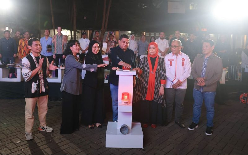 Wakil Ketua DPRD Kota Makassar, Andi Suharmika Hasir, menghadiri peluncuran resmi Makassar Creative Hub (MCH) yang digelar Sabtu malam, 21 Juni 2025, di Anjungan Bugis Pantai Losari. (FOTO:HUMAS PEMKOT)