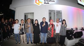 Wali Kota Makassar, Munafri Arifuddin, secara resmi meluncurkan Makassar Creative Hub (MCH) pada Sabtu, 21 Juni 2025. Acara ini turut dihadiri oleh Wakil Wali Kota Makassar, Aliyah Mustika Ilham, Ketua TP-PKK Melinda Aksa, Tim Ahli Pemkot Makassar Dara Nasution, Kakanwil Kemenkumham Sulsel Andi Basmal, serta Direktur MCH, Muhammad Sabiq.(FOTO:HUMAS PEMKOT)
