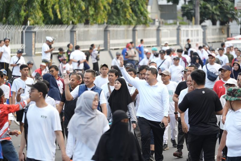 Wali Kota Makassar, Munafri Arifuddin, turut ambil bagian dalam kegiatan jalan santai “Sulsel Anti Mager” yang diselenggarakan oleh Pemerintah Provinsi Sulawesi Selatan pada Jumat, 27 Juni 2025.(FOTO:HUMAS PEMKOT)
