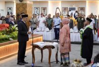 Pelantikan Prof Apiaty K Amin Syam sebagai Anggota DPRD Kota Makassar melalui mekanisme Pengganti Antar Waktu (PAW) resmi digelar dalam Rapat Paripurna DPRD Kota Makassar pada Senin, 30 Juni 2025. (FOTO:IST)