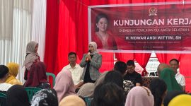 Anggota DPRD Kota Makassar dari Fraksi PDI Perjuangan, Andi Suhada Sappaile, menghadiri kegiatan Kunjungan Kerja Anggota DPR RI dari Fraksi PDIP, Ridwan Andi Wittiri, SH (ARW), yang digelar di Jalan Ranggong, Kecamatan Ujung Pandang, pada Kamis (12/6/2025). (FOTO:REDAKSI)