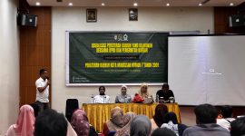 Anggota DPRD Kota Makassar dari Fraksi Partai Golkar, Drg. Eshin Usami Nur Rahman, menggelar kegiatan Sosialisasi Peraturan Daerah Tahun 2025 dengan mengangkat Perda Nomor 7 Tahun 2009 tentang Pelayanan Kesehatan. Kegiatan ini berlangsung di Hotel Continent Makassar pada Senin, 17 Juni 2025.  (FOTO:REDAKSI)