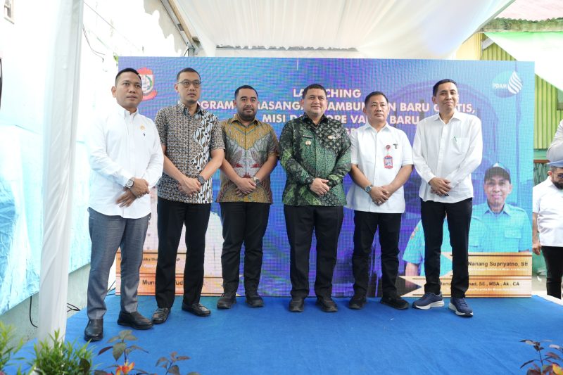 Pemerintah Kota Makassar kembali menunjukkan keberpihakan nyata kepada masyarakat berpenghasilan rendah melalui peluncuran program sambungan air bersih gratis. (FOTO:IST)