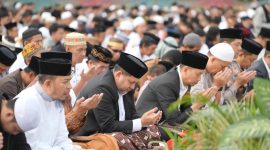 Wali Kota Makassar, Munafri Arifuddin, melaksanakan perayaan Hari Raya Idul Adha 1446 Hijriah bersama ribuan masyarakat di Lapangan Karebosi pada Jumat pagi (6/6/2025). (FOTO:HUMAS PEMKOT)