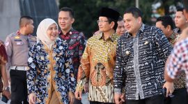 Suasana senja yang memesona di Pantai Losari menjadi latar momen hangat saat Wali Kota Makassar bersama Wakil Wali Kota, Aliyah Mustika Ilham, menyambut kedatangan Menteri Agama Republik Indonesia, Prof. Dr. KH. Nasaruddin Umar. (FOTO:REDAKSI)