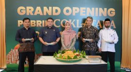 Walikota Makassar, Munafri Arifuddin, bersama Anggota DPRD Kota Makassar dari Fraksi PKS, Andi Hadi Ibrahim Baso, menghadiri peresmian pabrik cokelat PT Agrinesia Raya di Kawasan Industri Makassar (KIMA), Jumat, 25 Juli 2025.(FOTO:HUMAS PEMKOT)