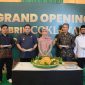 Walikota Makassar, Munafri Arifuddin, bersama Anggota DPRD Kota Makassar dari Fraksi PKS, Andi Hadi Ibrahim Baso, menghadiri peresmian pabrik cokelat PT Agrinesia Raya di Kawasan Industri Makassar (KIMA), Jumat, 25 Juli 2025.(FOTO:HUMAS PEMKOT)