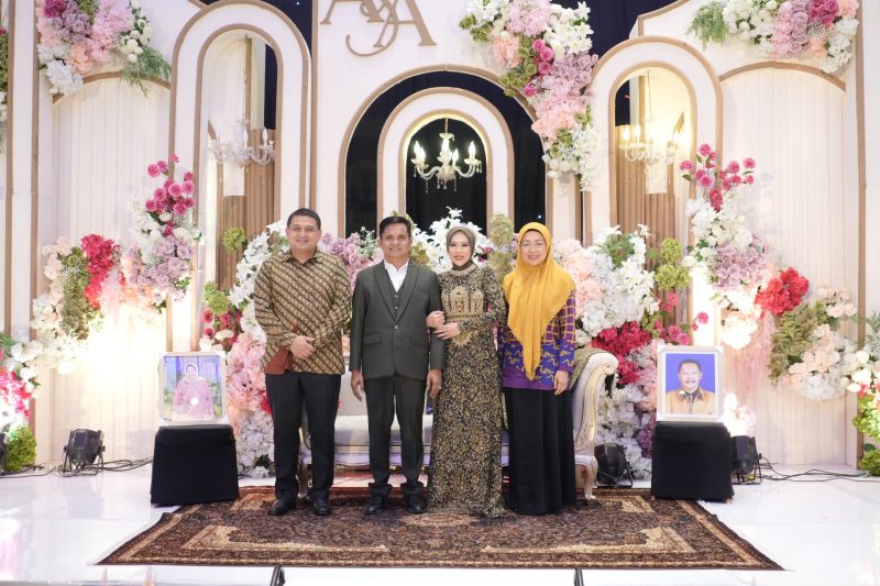 Walikota Makassar, Munafri Arifuddin, menghadiri pernikahan Anggota DPRD Kota Makassar dari Fraksi Partai Golkar, Drs. Arifin Majid, M.M., dengan Inca Amaliah Widyastuti Rachmat, pada Sabtu (26/07/2025).(FOTO:HUMAS PEMKOT)