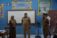 Wali Kota Makassar, Munafri Arifuddin, melakukan inspeksi mendadak (sidak) ke SMP Negeri 53 Makassar yang terletak di Jalan Samiun, Senin (29/7/2025).(FOTO:REDAKSI)