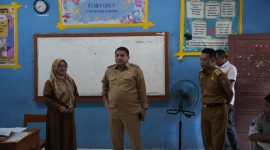 Wali Kota Makassar, Munafri Arifuddin, melakukan inspeksi mendadak (sidak) ke SMP Negeri 53 Makassar yang terletak di Jalan Samiun, Senin (29/7/2025).(FOTO:REDAKSI)