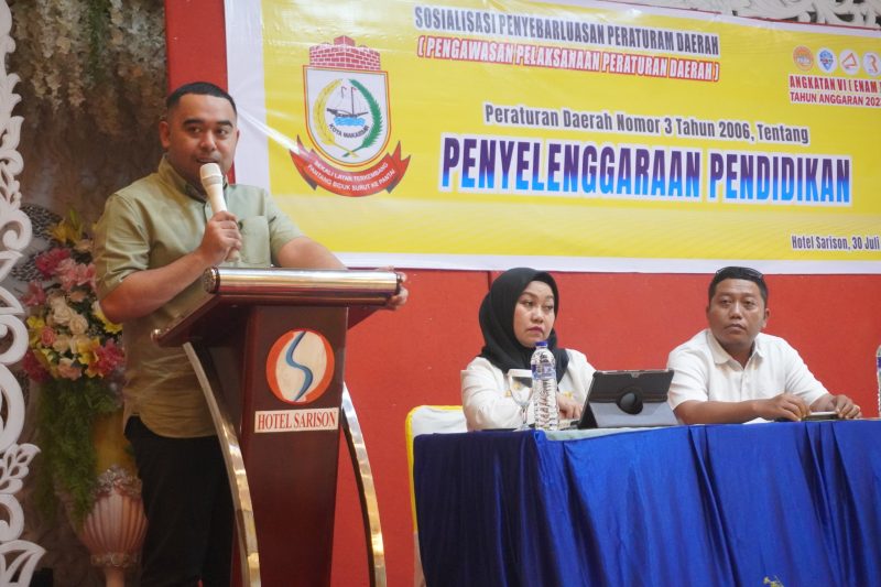 Wakil Ketua DPRD Kota Makassar, A. Suharmika, menggelar Sosialisasi Peraturan Daerah (Sosper) sebagai bagian dari sinergi antara DPRD dan Pemerintah Kota Makassar.(FOTO:REDAKSI)