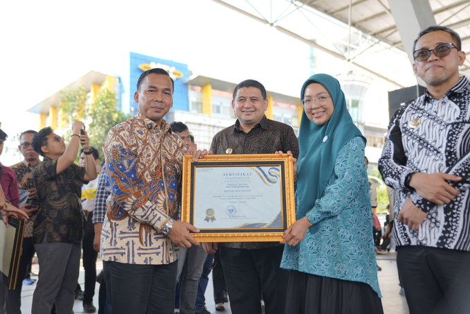 Kota Makassar mendapat kehormatan menjadi tuan rumah peringatan Hari Keluarga Nasional (Harganas) ke-32 tingkat Provinsi Sulawesi Selatan. Wali Kota Makassar, Munafri Arifuddin, menyambut momentum ini dengan penuh semangat dan antusiasme, didampingi oleh Wakil Wali Kota Makassar, Aliyah Mustika Ilham. (FOTO:HUMAS PEMKOT)