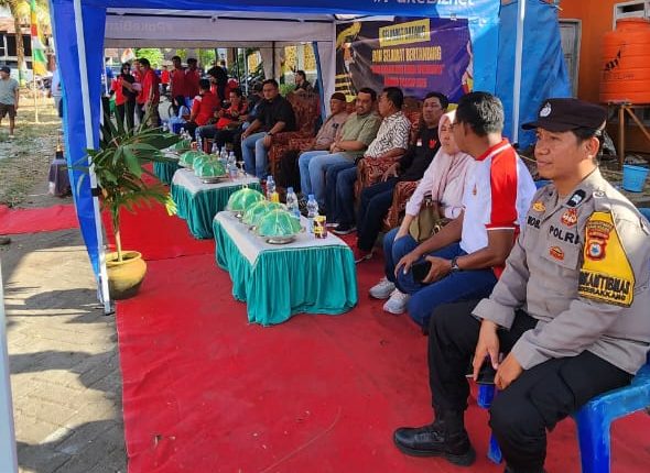 Wakil Ketua DPRD Kota Makassar, Andi Suharmika, resmi membuka Turnamen Sepak Bola Mangga Tiga Cap 1 yang digelar di Lapangan Mangga Tiga, Kelurahan Paccerakkang, Kecamatan Biringkanaya.(FOTO:REDAKSI)