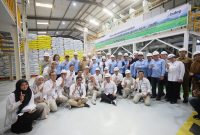 Wali Kota Makassar, Munafri Arifuddin, mendampingi Ketua Komisi IV DPR RI, Titiek Soeharto, meninjau langsung gudang penyimpanan dan unit pengolahan beras di Perum Bulog Makassar, Senin (11/08/2025).FOTO:HUMAS PEMKOT