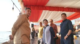 Walikota Makassar Sambut Titiek Soeharto dan Menteri Pertanian di Sunset Sailing Phinisi.(FOTO:HUMAS PEMKOT)