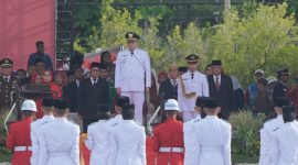 Wali Kota Makassar, Munafri Arifuddin, bertindak sebagai Inspektur Upacara pada peringatan HUT ke-80 Kemerdekaan Republik Indonesia di Lapangan Karebosi, Minggu (17/8/2025).(FOTO:HUMAS PEMKOT)
