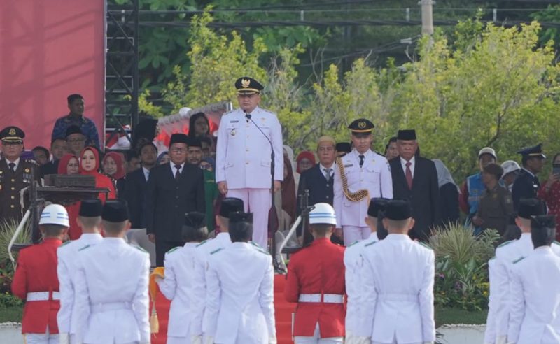 Wali Kota Makassar, Munafri Arifuddin, bertindak sebagai Inspektur Upacara pada peringatan HUT ke-80 Kemerdekaan Republik Indonesia di Lapangan Karebosi, Minggu (17/8/2025).(FOTO:HUMAS PEMKOT)
