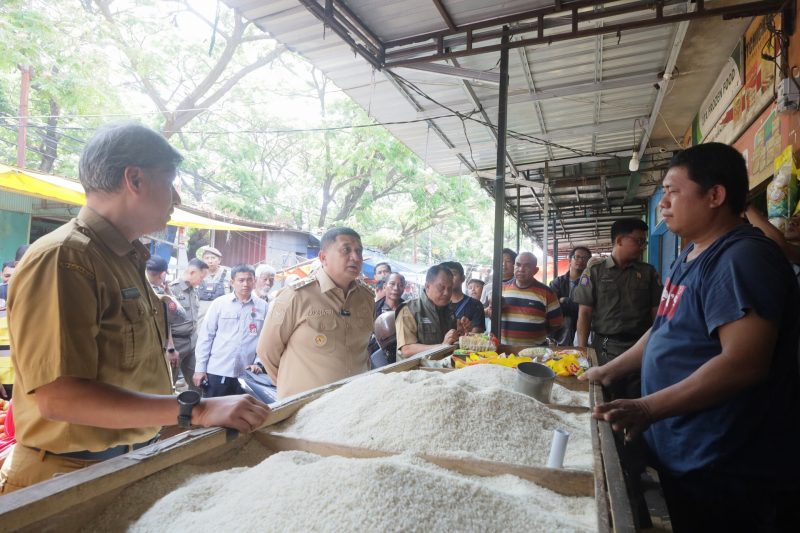 Wali Kota Makassar, Munafri Arifuddin, melakukan inspeksi mendadak di Pasar Pabaeng-baeng pada Senin (25/08/2025).(FOTO:HUMAS PEMKOT)