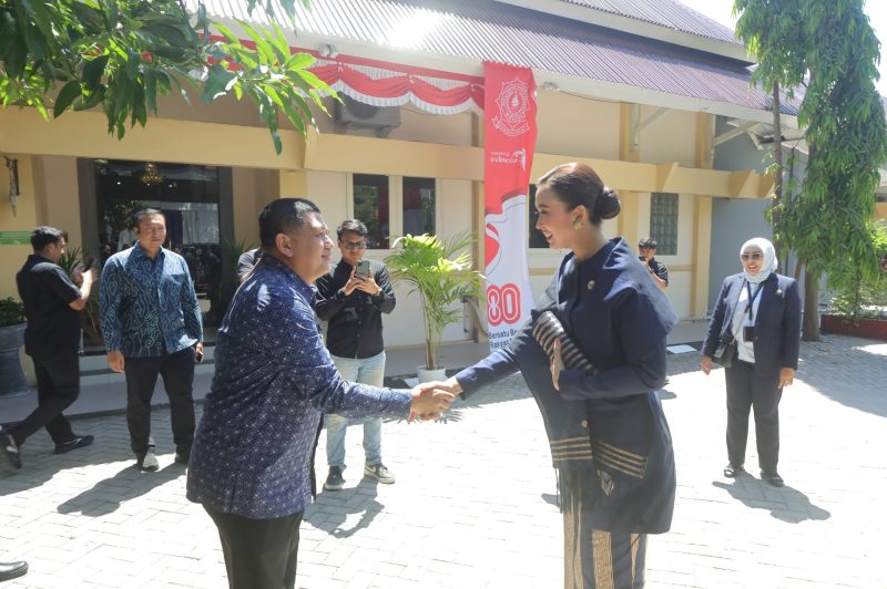 Walikota Makassar, Munafri Arifuddin bersama Menteri Pariwisata RI, Ibu WidiyantiPutri Wardhana di POLTEKPAR. (FOTO:HUMAS PEMKOT)