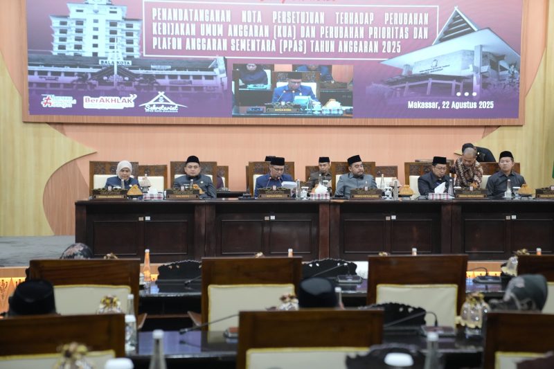 Dewan Perwakilan Rakyat Daerah (DPRD) Kota Makassar bersama Pemerintah Kota Makassar resmi menyepakati serta menandatangani Nota Kesepakatan Rancangan Kebijakan Umum Anggaran–Prioritas Plafon Anggaran Sementara (KUA-PPAS) Perubahan APBD 2025.(FOTO:HUMAS PEMKOT)