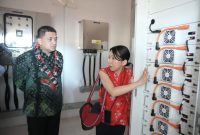 Wali Kota Makassar, Munafri Arifuddin, meninjau langsung progres pembangunan pabrik es di Pulau Barrang Lompo, Kecamatan Kepulauan Sangkarrang, Jumat (19/9/2025).(FOTO:HUMAS PEMKOT)