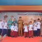 Wali Kota Munafri Arifuddin kembali dilakukan dengan menyalurkan bantuan seragam sekolah gratis untuk ratusan siswa SD dan SMP di Pulau Kodingareng, Kecamatan Sangkarrang. (FOTO:HUMAS PEMKOT)