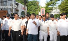 Munafri Dampingi Menteri Pertanian RI di Rangkaian Jalan Sehat, Pasar Murah, dan Layanan Kesehatan Gratis KKSS
